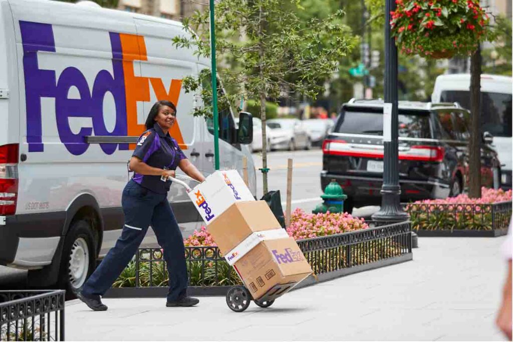 FedEx Canada: 90+ Jobs Open with Pay Up to $23 CAD/hour in Warehouses, Hubs & Delivery